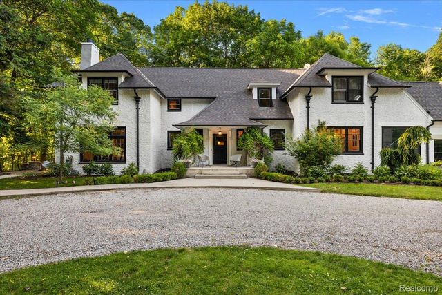 31505 Kennoway Court, Beverly Hills Village, MI 48025