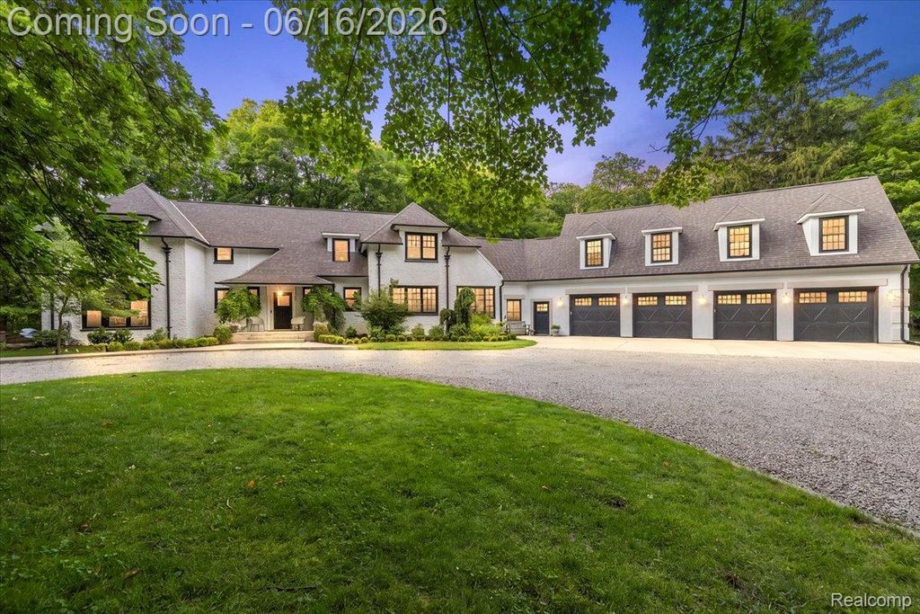 31505 Kennoway Court, Beverly Hills Village, MI 48025