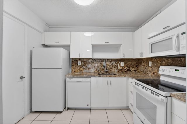 760 SE 2nd Avenue D216, Deerfield Beach, FL 33441