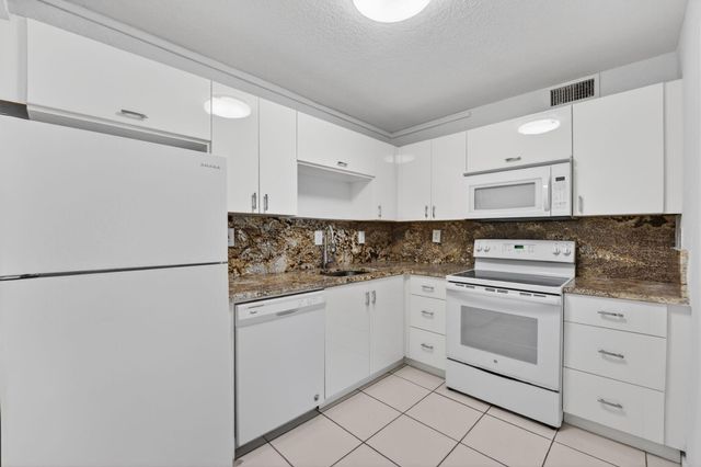 760 SE 2nd Avenue D216, Deerfield Beach, FL 33441