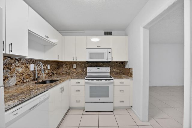 760 SE 2nd Avenue D216, Deerfield Beach, FL 33441