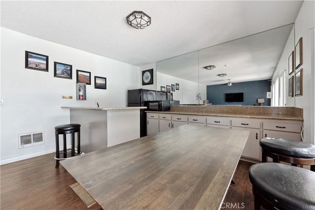 415 S Prospect Avenue 203, Redondo Beach, CA 90277