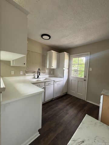 9038 OLD SKY HBR, San Antonio, TX 78242
