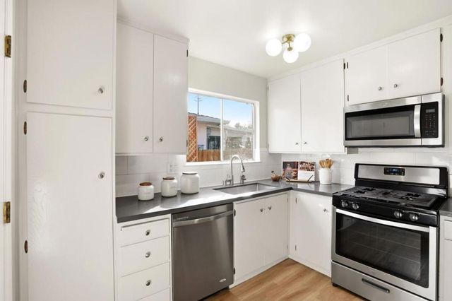 882 San Rafael Avenue, Mountain View, CA 94043