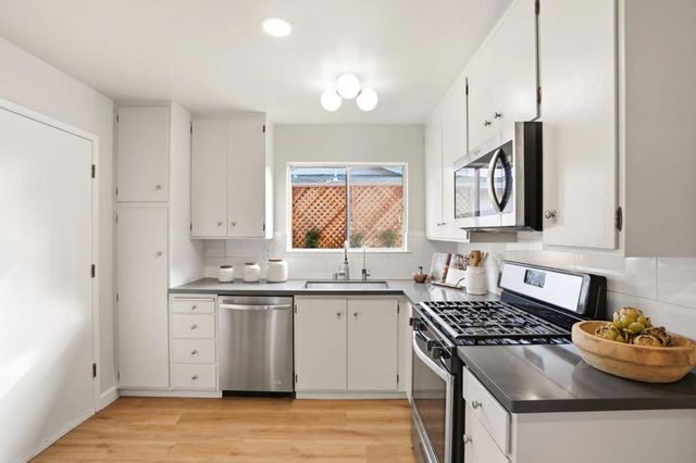 882 San Rafael Avenue, Mountain View, CA 94043