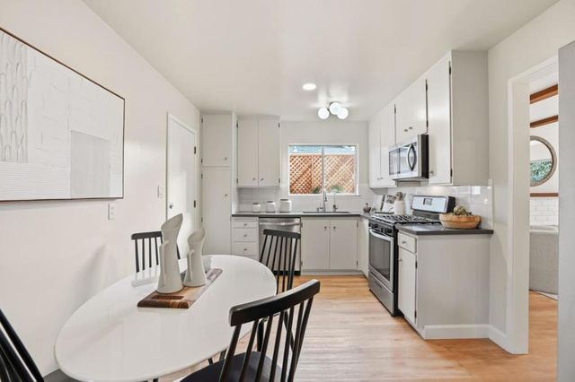 882 San Rafael Avenue, Mountain View, CA 94043