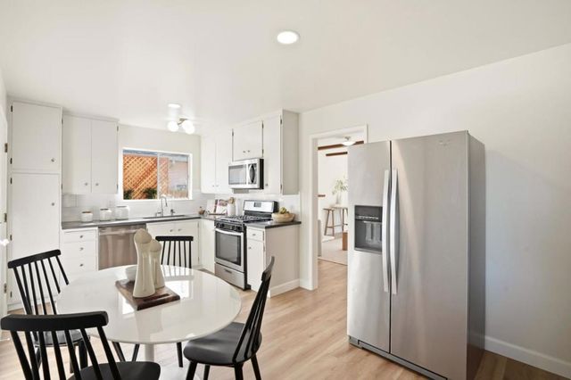 882 San Rafael Avenue, Mountain View, CA 94043