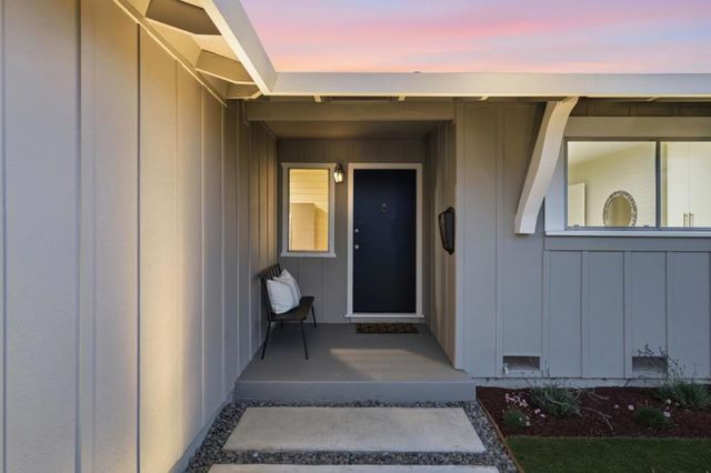 882 San Rafael Avenue, Mountain View, CA 94043