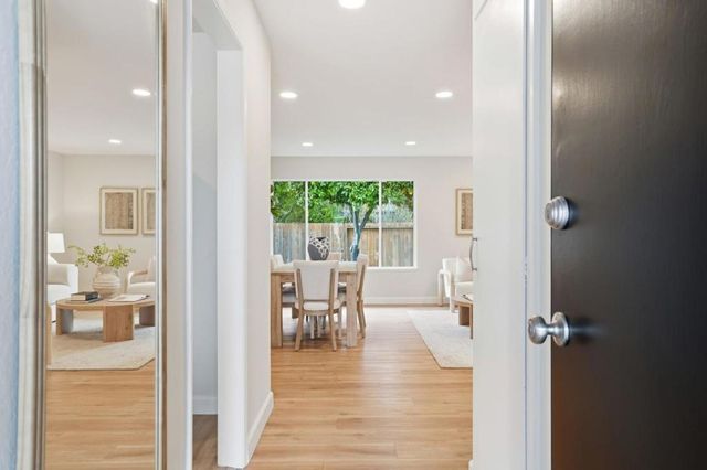 882 San Rafael Avenue, Mountain View, CA 94043