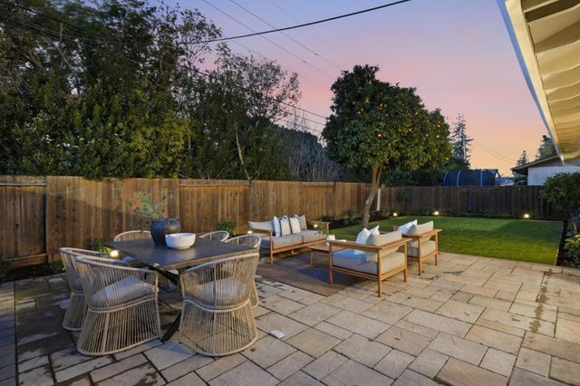 882 San Rafael Avenue, Mountain View, CA 94043