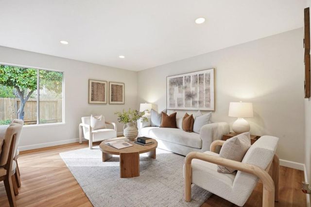 882 San Rafael Avenue, Mountain View, CA 94043