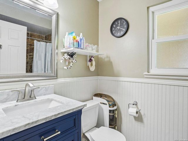 915 HORSESHOE TRL, Universal City, TX 78148