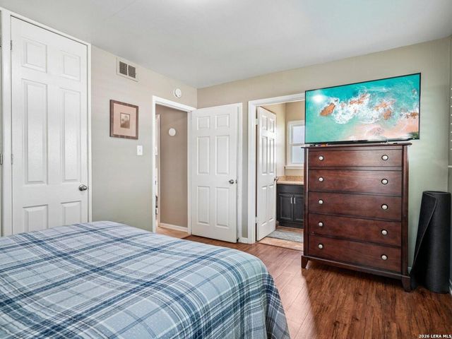 915 HORSESHOE TRL, Universal City, TX 78148