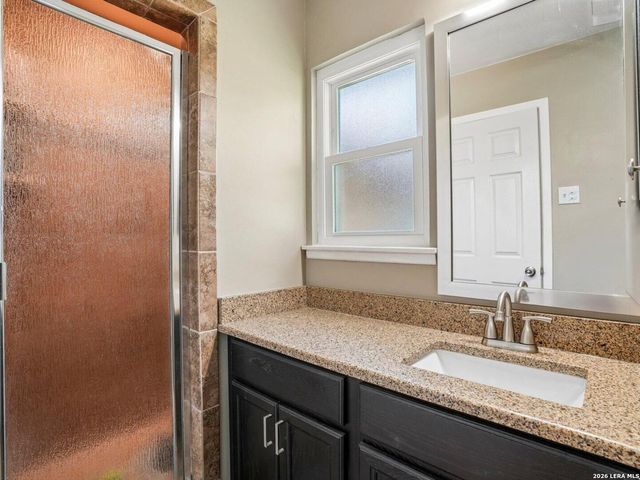 915 HORSESHOE TRL, Universal City, TX 78148