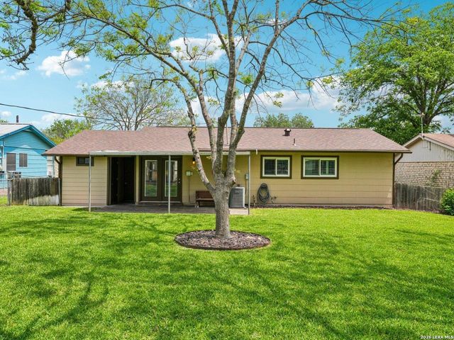 915 HORSESHOE TRL, Universal City, TX 78148