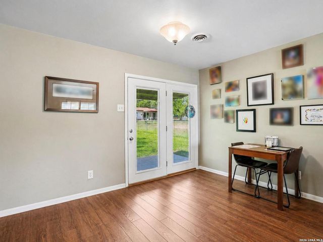 915 HORSESHOE TRL, Universal City, TX 78148