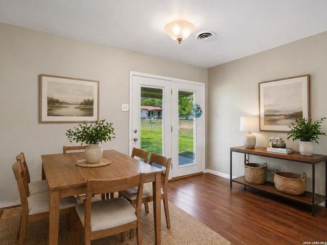 915 HORSESHOE TRL, Universal City, TX 78148
