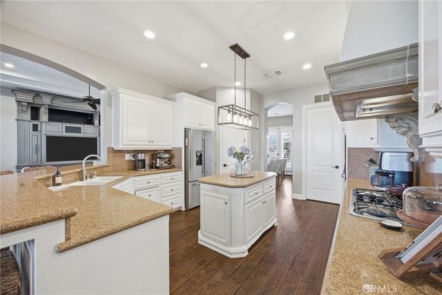 2103 Redmire St, Bakersfield, CA 93311