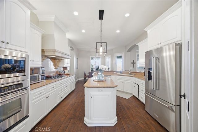 2103 Redmire St, Bakersfield, CA 93311