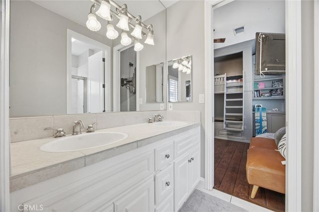 2103 Redmire St, Bakersfield, CA 93311