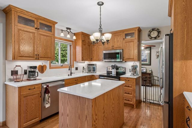 21071 Hyacinth Avenue, Lakeville, MN 55044