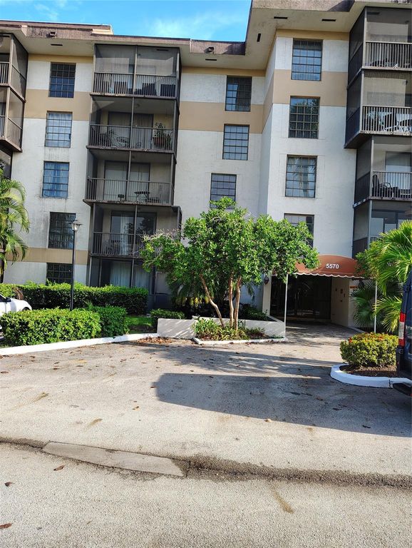 5570 NW 44th St 501, Lauderhill, FL 33319