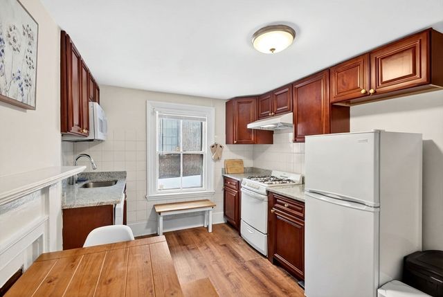 49 Charles St, Boston, MA 02114