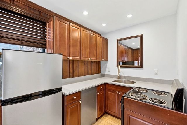 49 Charles St, Boston, MA 02114