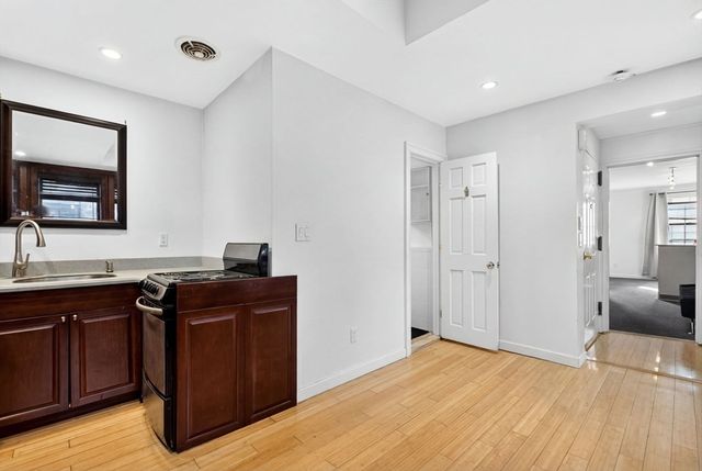 49 Charles St, Boston, MA 02114