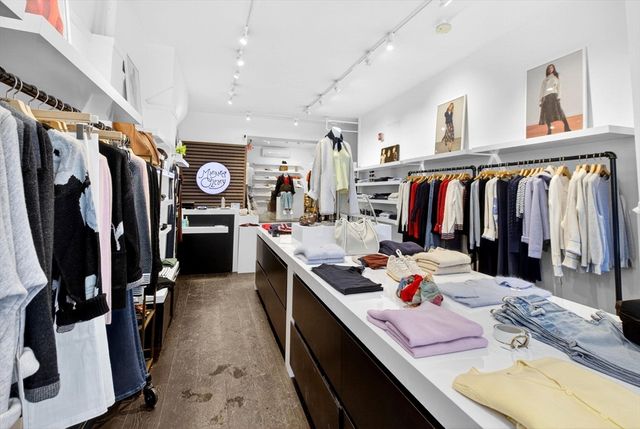 49 Charles St, Boston, MA 02114