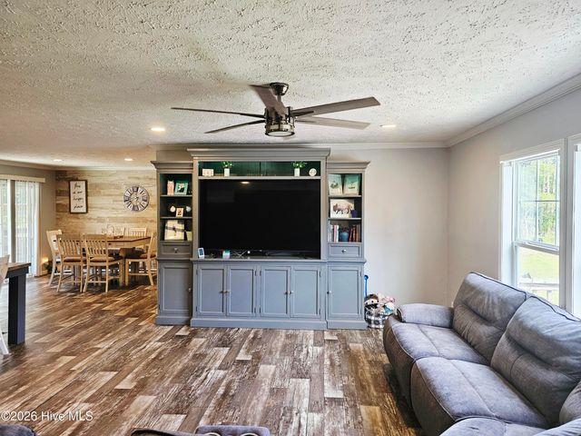 2094 Traders Neck Road, Hampstead, NC 28443