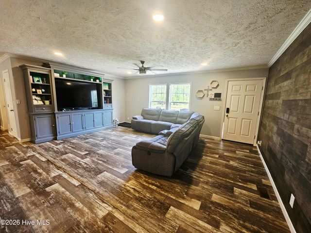 2094 Traders Neck Road, Hampstead, NC 28443