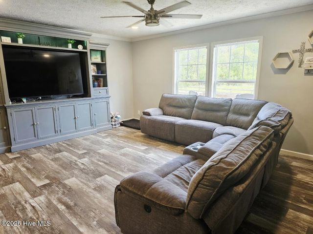 2094 Traders Neck Road, Hampstead, NC 28443