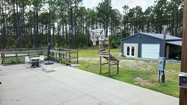 2094 Traders Neck Road, Hampstead, NC 28443