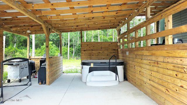2094 Traders Neck Road, Hampstead, NC 28443