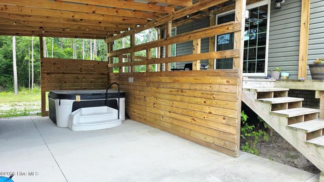 2094 Traders Neck Road, Hampstead, NC 28443