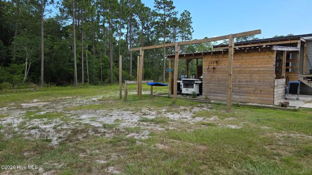 2094 Traders Neck Road, Hampstead, NC 28443