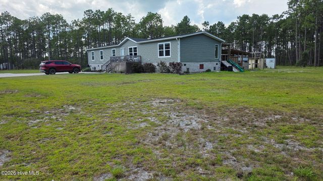 2094 Traders Neck Road, Hampstead, NC 28443