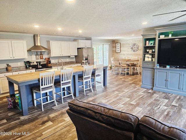 2094 Traders Neck Road, Hampstead, NC 28443
