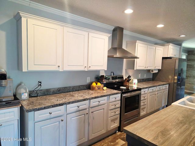 2094 Traders Neck Road, Hampstead, NC 28443