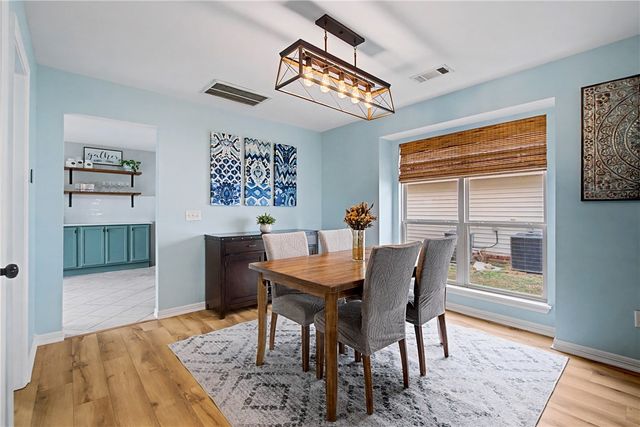 2733 N Westminster Drive, Fayetteville, AR 72704