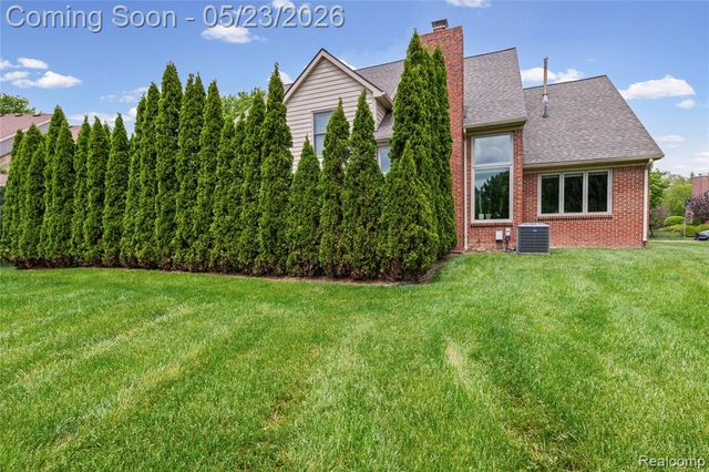 51013 W Hills Drive, Plymouth, MI 48170