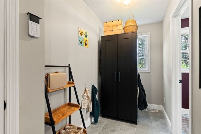 17 Pond Edge Trl, Wareham, MA 02571