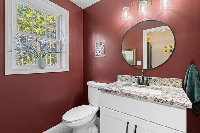 17 Pond Edge Trl, Wareham, MA 02571