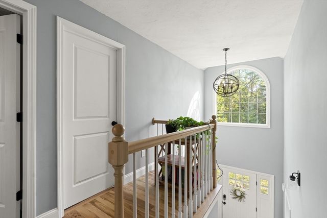 17 Pond Edge Trl, Wareham, MA 02571