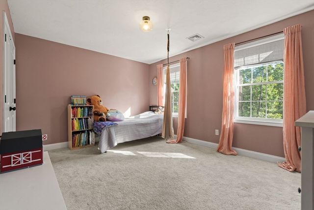 17 Pond Edge Trl, Wareham, MA 02571