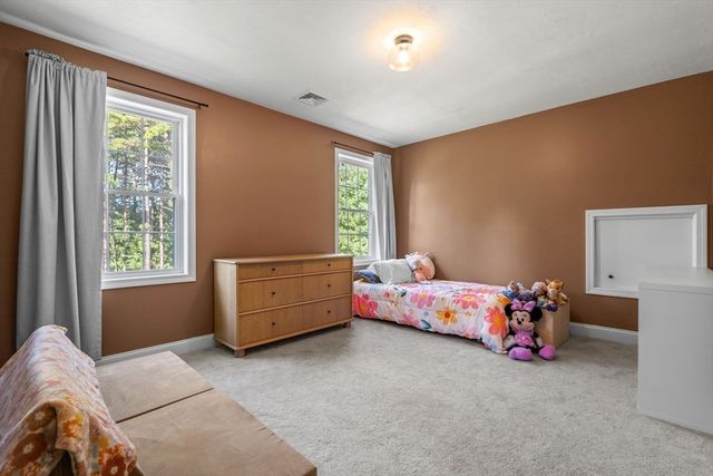 17 Pond Edge Trl, Wareham, MA 02571