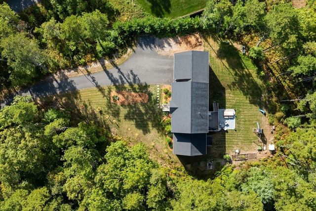 17 Pond Edge Trl, Wareham, MA 02571