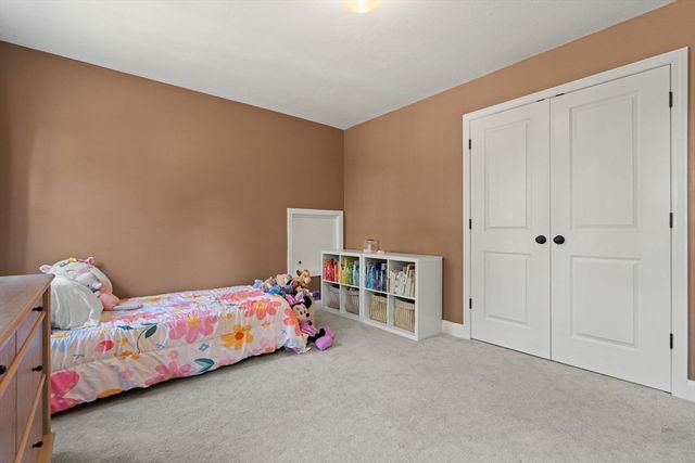 17 Pond Edge Trl, Wareham, MA 02571