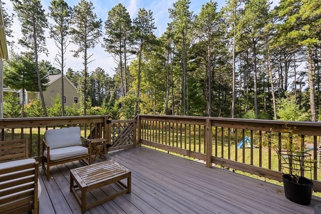 17 Pond Edge Trl, Wareham, MA 02571